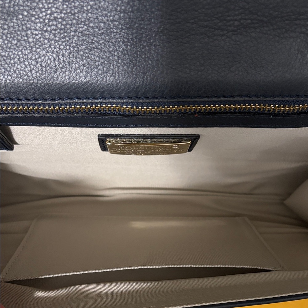 Mario Valentino Navy Leather Shoulder Bag with Gold Chain - Picture 3 of 4